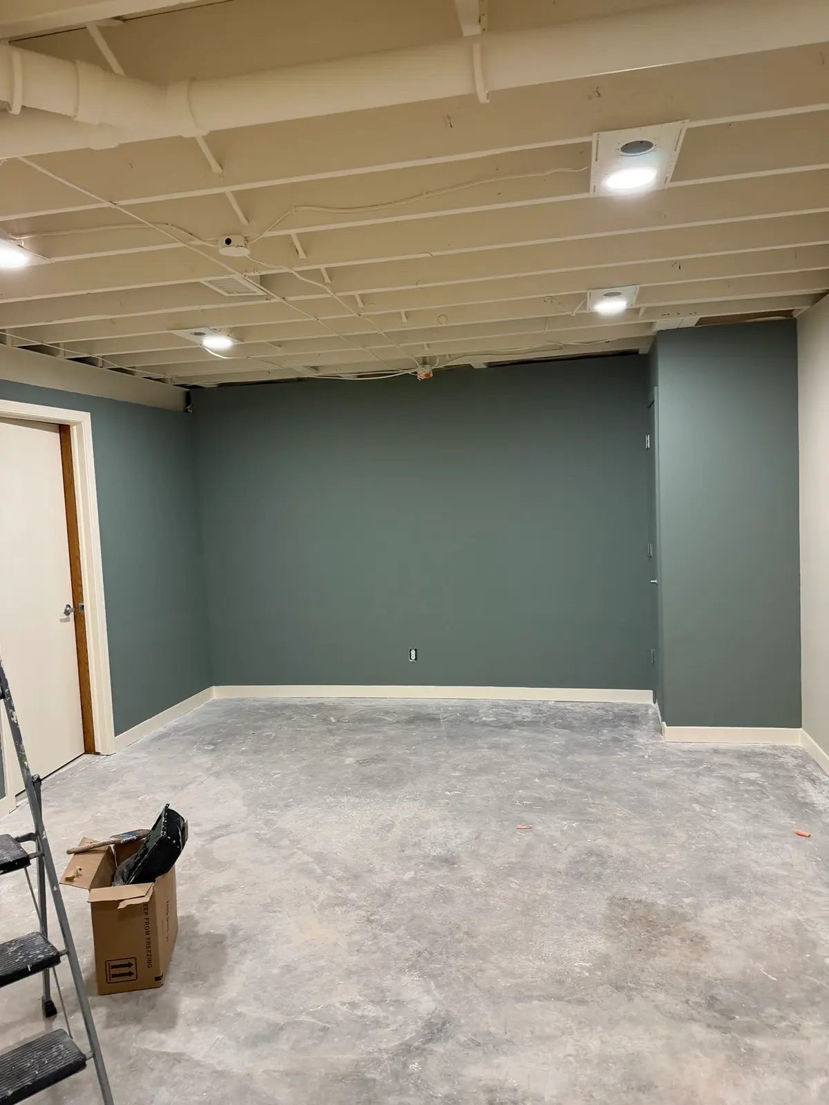 Interior room repaint in a Milwaukee home